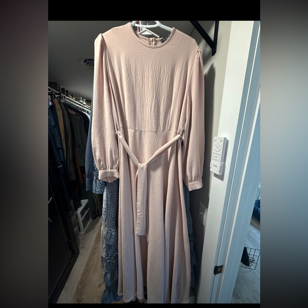 Elegant Pink Long-Sleeve Dress